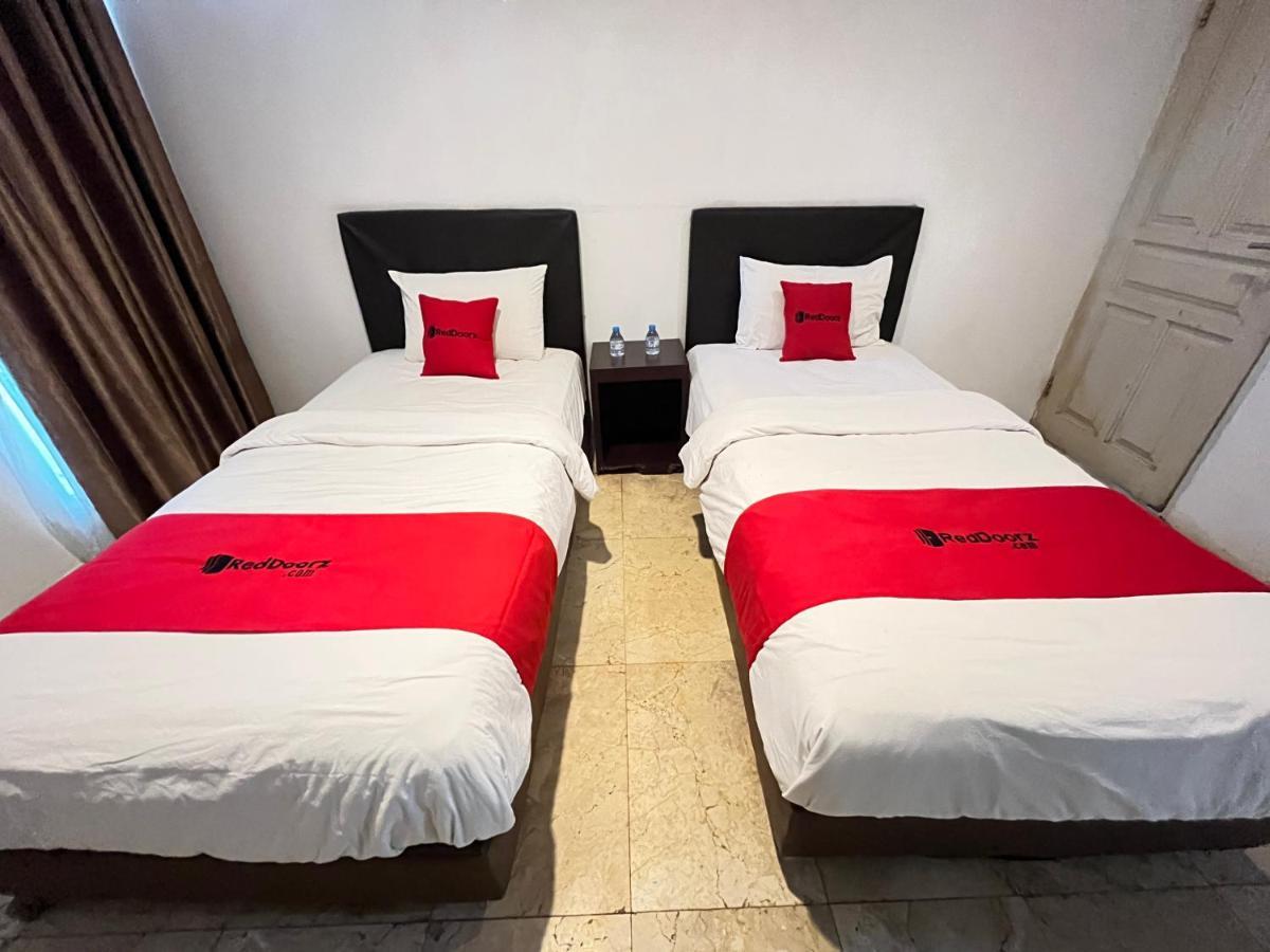 Reddoorz Near Kantor Walikota Manado Exterior photo
